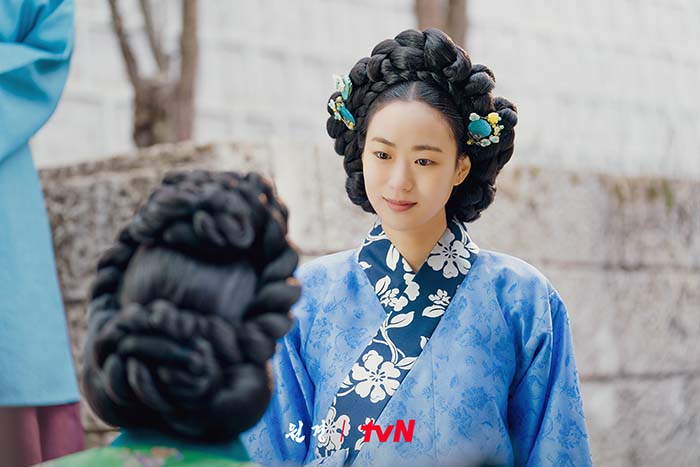 The Queen Who Crowns K-drama poster